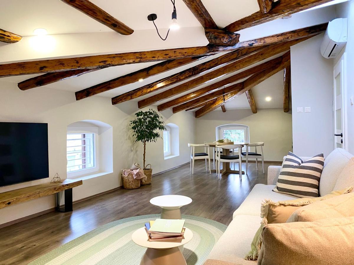 Parentium Loft Center Square Apartment Porec Bagian luar foto