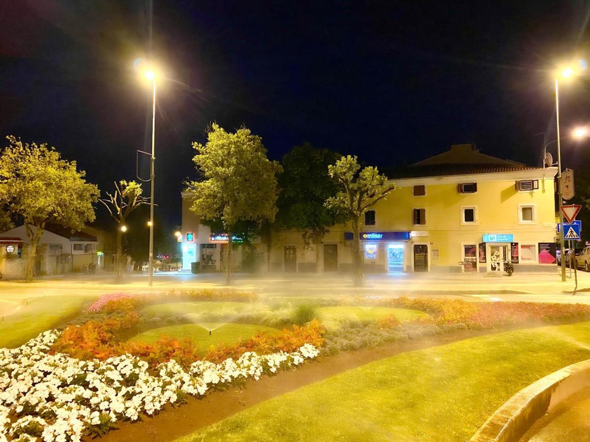 Parentium Loft Center Square Apartment Porec Bagian luar foto